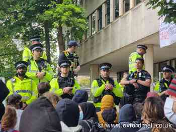 Police respond to Oxford University Palestine protest
