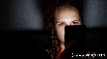 One in Six Teen Girls Showing Signs of Social Media Addiction