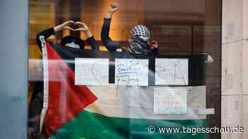 Pro-palästinensische Demonstration: Polizei räumt Humboldt-Universität