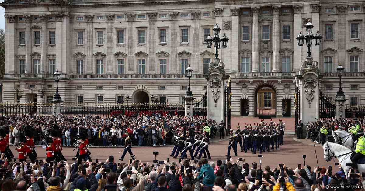 Tripadvisor tourists leave scathing reviews of Buckingham Palace and threaten to complain to the King