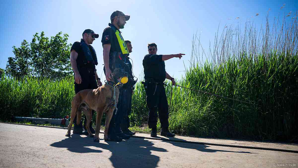 Immer noch keine Spur: Polizei sucht Arian mit Drohnen am Fluss Oste