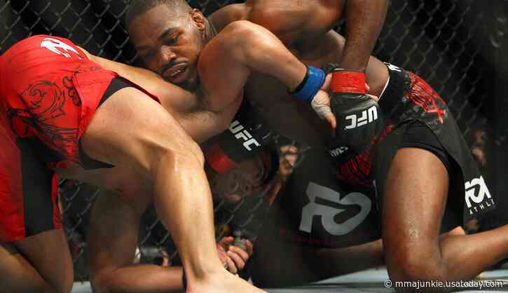 Full fight video: Jon Jones puts Lyoto Machida out cold at UFC 140