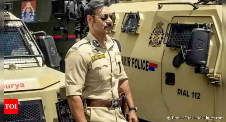 Ajay's viral PIC from Kashmir shoot of Singham Again