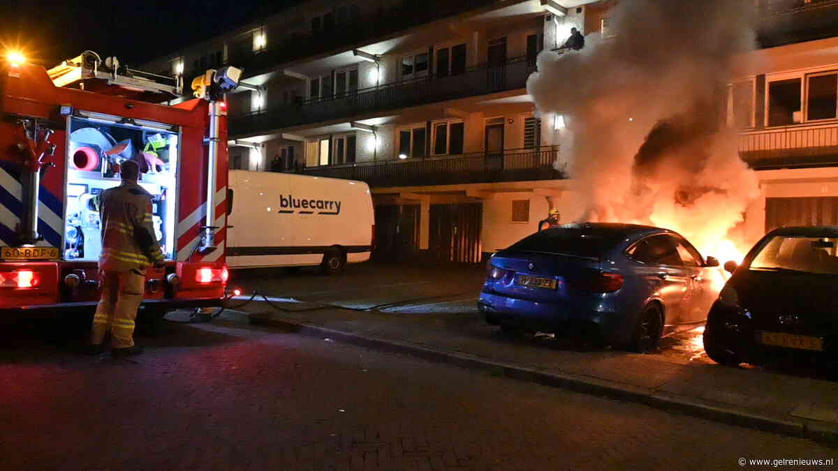 Twee autobranden in Arnhem, politie doet onderzoek