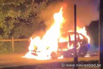 Onderzoek naar verdachte autobrand: staken Fransen auto in brand na wegcontrole?