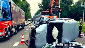 112-nieuws: auto slaat om na botsing • vrachtwagen met lekke band