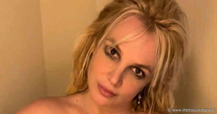 Britney Spears nuda e sorridente fa un annuncio choc: Sto pensando di farmi delle iniezioni sul c**o per renderlo più pieno”. Preoccupazione tra i fan