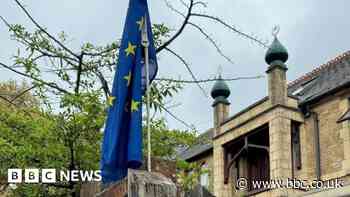Former MEP refuses council demand to remove EU flag