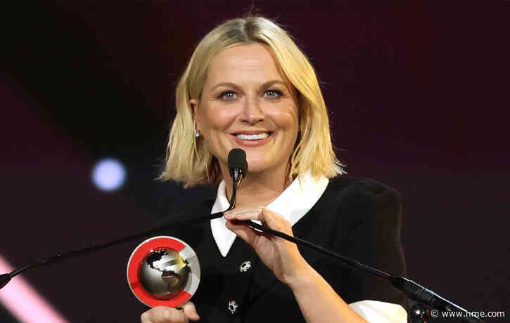 Amy Poehler reveals how she ended up on the cover art of a Yo La Tengo single
