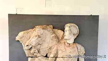 Il Rilievo del cavaliere, scultura in marmo della prima metà del II sec. d.C. a Villa Borghese
