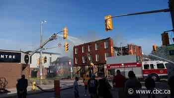 Roof collapses, building ravaged by morning fire near downtown Windsor, Ont.