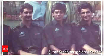 Rare photo of SRK from sets of 'Fauji' goes viral