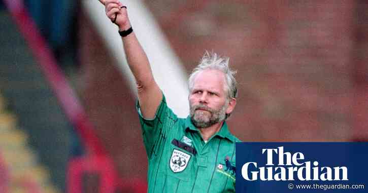 Former Premier League referee banned for five months for abusive comments