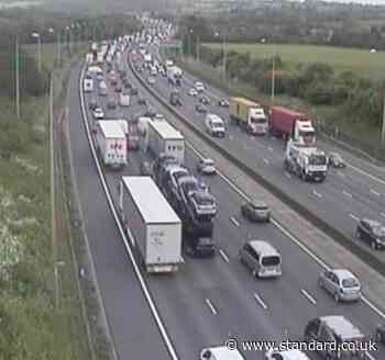 London travel news LIVE: Traffic builds on the M25 ahead of bank holiday while two hour delays remain on A3