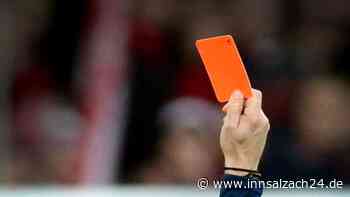 Fußball-Relegationsspiel eskaliert: Schiedsrichter zeigt 16 (!) Rote Karten