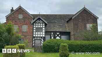 Medieval manor house with great hall up for sale