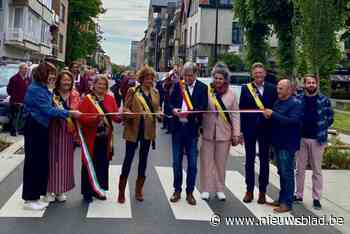 Vernieuwde Grotestraat feestelijk geopend met wandelconcert: “Kostprijs van meer dan 6 miljoen euro”