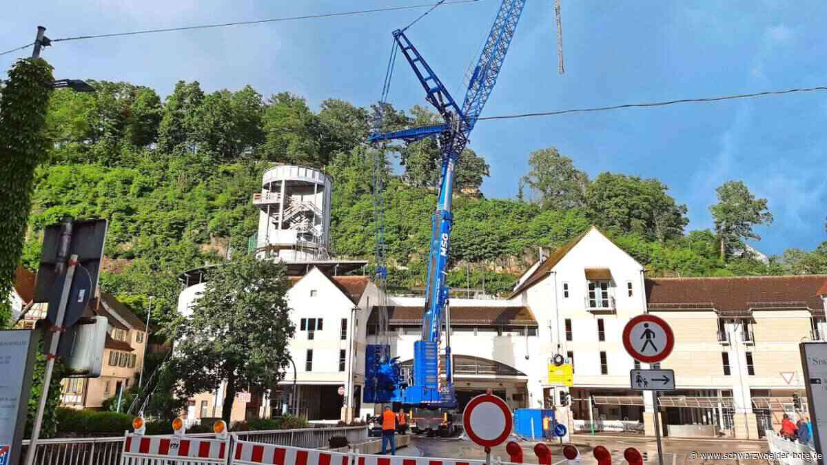 Hesse-Stadt erlebt blaues Wunder: Calw feiert einen Kran und eine Brücke