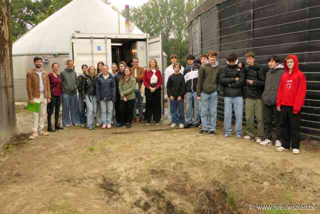 Leerlingen brengen bezoekje aan biogasinstallatie: “Zo zien ze de theorie omgezet worden in de praktijk”