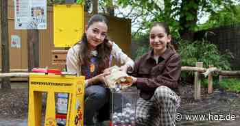 Hannover Sisters verteilen in Hemmingen Blumensamen für den Schutz von Bienen