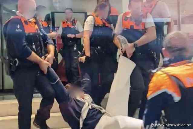 Politie verwijdert betogers uit gebouwen KU Leuven: “Dit was gewelddadig, vernederend en schandalig”