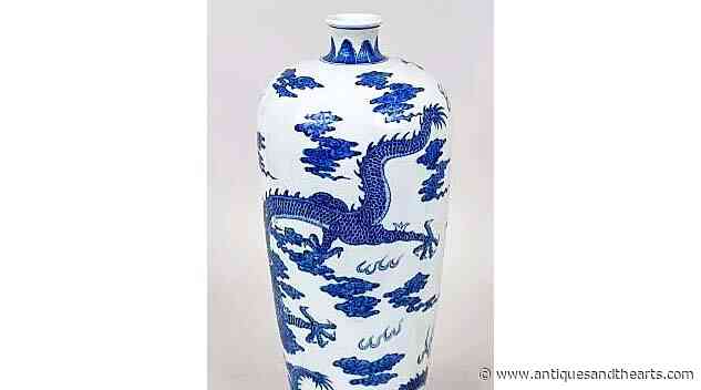 Blue & White ‘Dragon’ Vase Auspicious For Schwenke’s 15th Anniversary Auction
