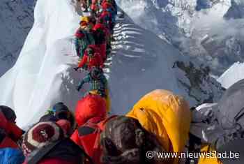 Twee doden nadat richel onder de top van de Mount Everest afbreekt
