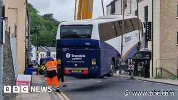 Traders fed up over another stuck bus on steep hill