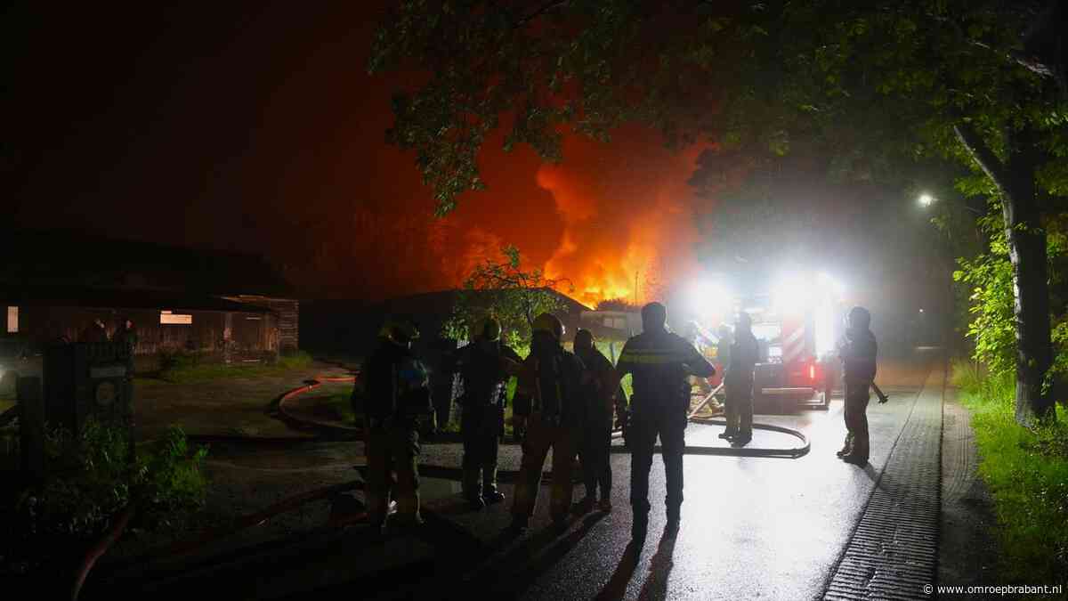 112-nieuws: brand verwoest loods • auto in sloot in Helmond