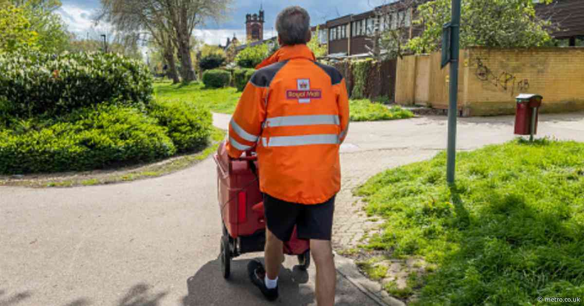 Do Evri, DHL and Royal Mail deliver over the bank holiday weekend?