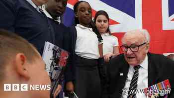 D-Day veteran shares stories with primary children