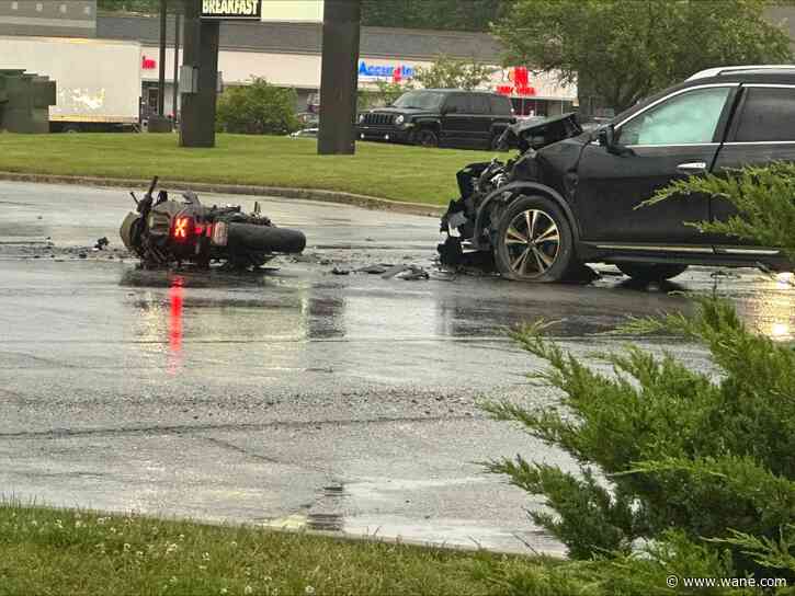 Crash on northwest side of Indianapolis leaves motorcyclist dead