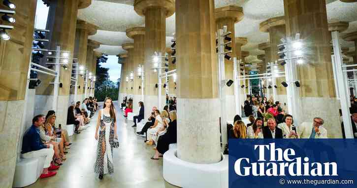 Barcelona police criticised for baton charge at protest over fashion show
