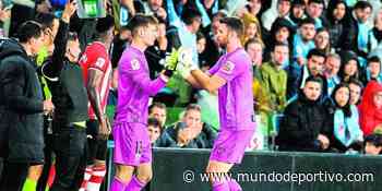 Unai Simón sale de titular en Vallecas para defender el Zamora