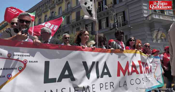 Napoli, migliaia in corteo con la Cgil e contro l’Autonomia differenziata. Landini: “Bisogna unire il Paese, non dividerlo”