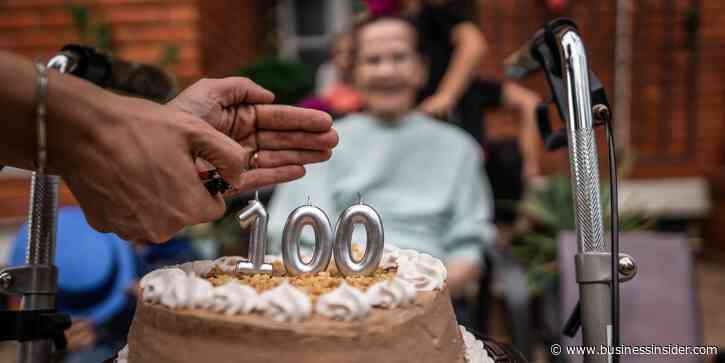 You don't have to live in a Blue Zone to reach 100. These 4 things will maximize your chances, according to a lifespan expert.