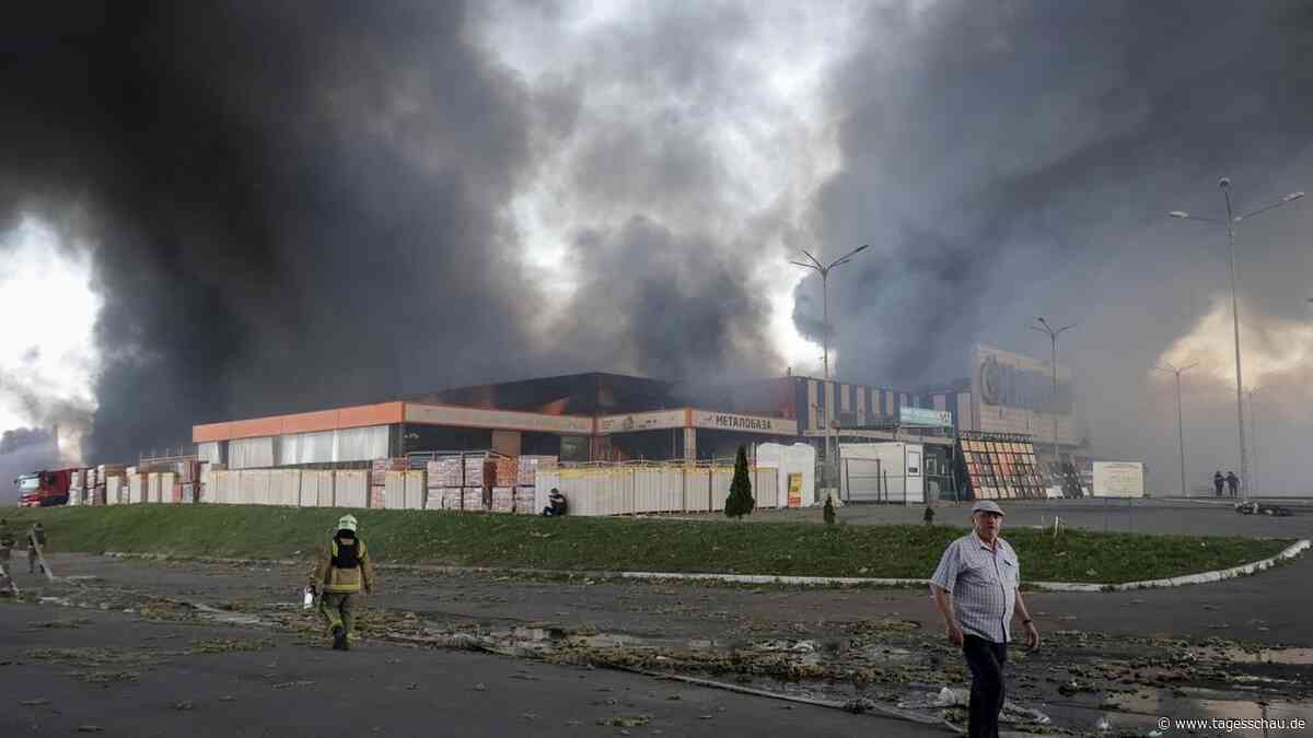 Mehrere Tote bei Angriff auf Einkaufskomplex in Charkiw