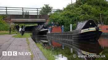 Narrowboats take on 24 hour canal challenge