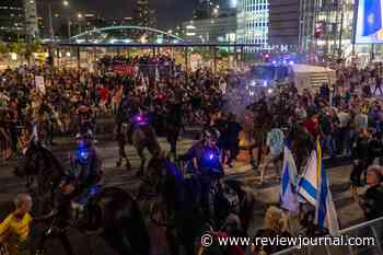 Scuffles erupt between police, protesters demanding return of Israeli hostages