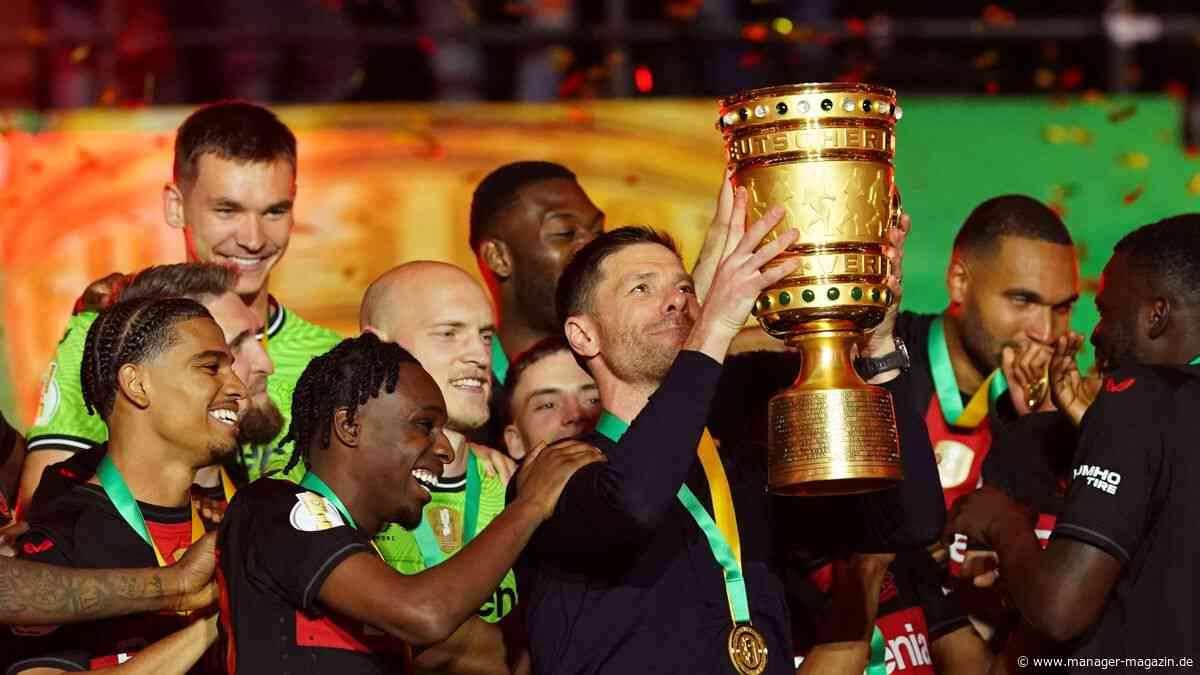 DFB-Pokal: Bayer 04 Leverkusen feiert Doublegewinnne mit Trikotsponsor Barmenia