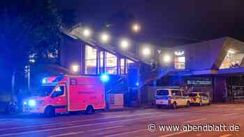 Landungsbrücken: Mann sprüht vom Bahnsteig Pfefferspray in Zug
