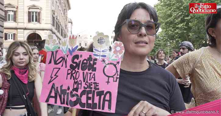 Aborto, Non Una di Meno di nuovo in piazza a Roma contro i pro-life nei consultori: “A rischio l’accesso alle strutture e la libertà di scelta”