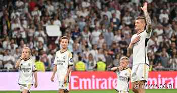 Toni Kroos in tranen na afscheid van fans Real Madrid: ‘Toen ik mijn kinderen zag huilen, brak ik ook’
