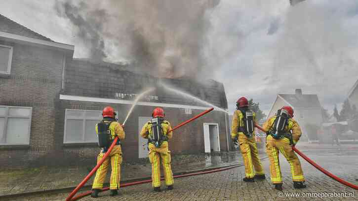 Uitslaande brand bij bakkerij, NL-Alert verstuurd vanwege de rook
