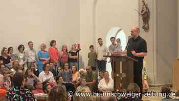 Wolfenbüttel: Pfarrer soll bleiben - Protest in voller Kirche