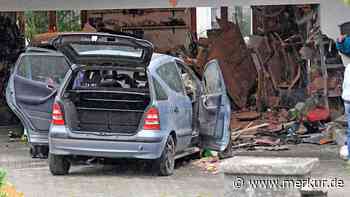 Ungebremst in die Garage: 81-Jährige verursacht hohen Sachschaden in Föching