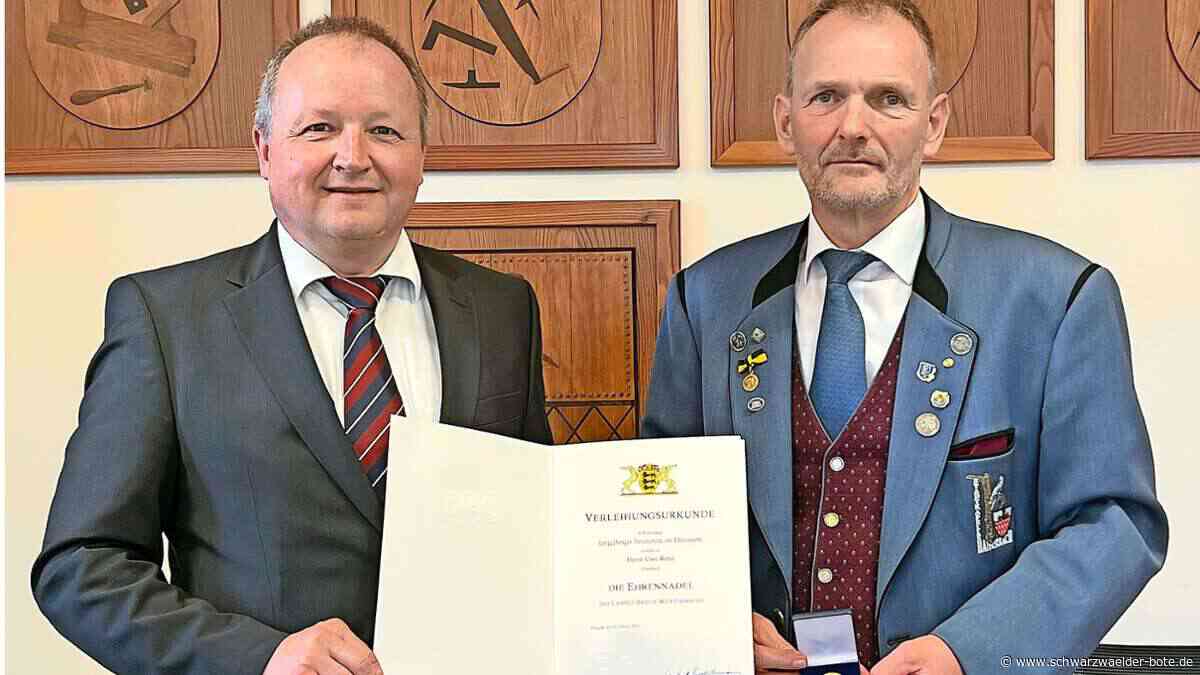 Stadtkapelle Haiterbach: Uwe Renz erhält Goldene Medaille der Stadt