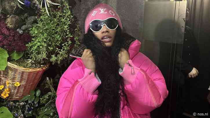 Nicki Minaj biedt fans excuses aan na missen concert door arrestatie op Schiphol