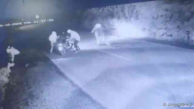 Cámara grabó el violento robo a un motociclista en Paine