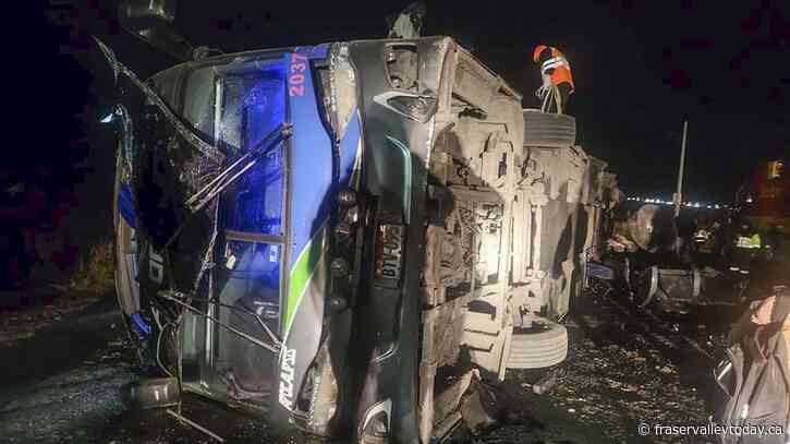 4 people killed and over 30 injured after a bus and a cargo train collide in Peru